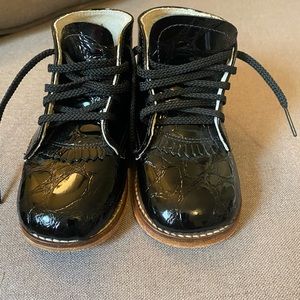 Toddler walking shoes size 6c black